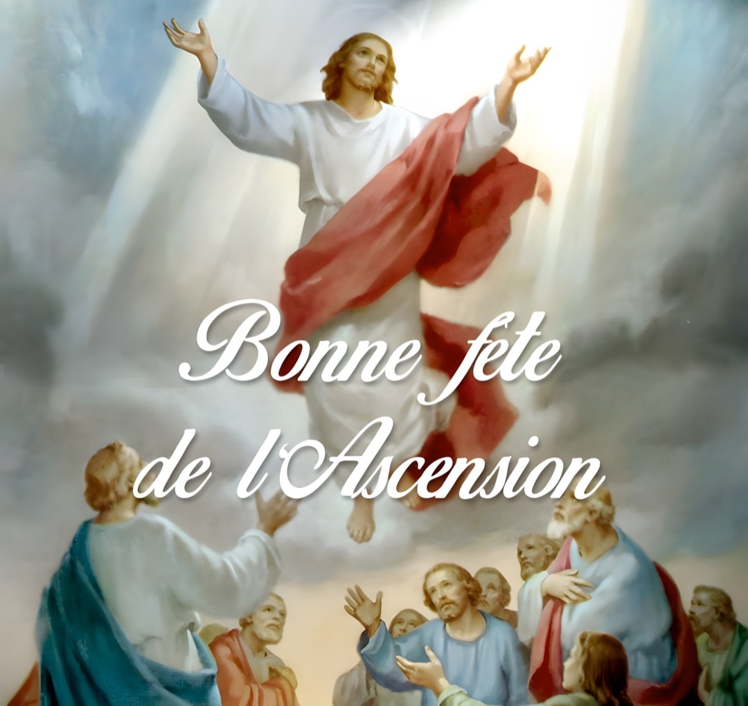 Jésus monte au ciel sous le regard ému de ses disciples, un moment sacré de célébration et de foi.