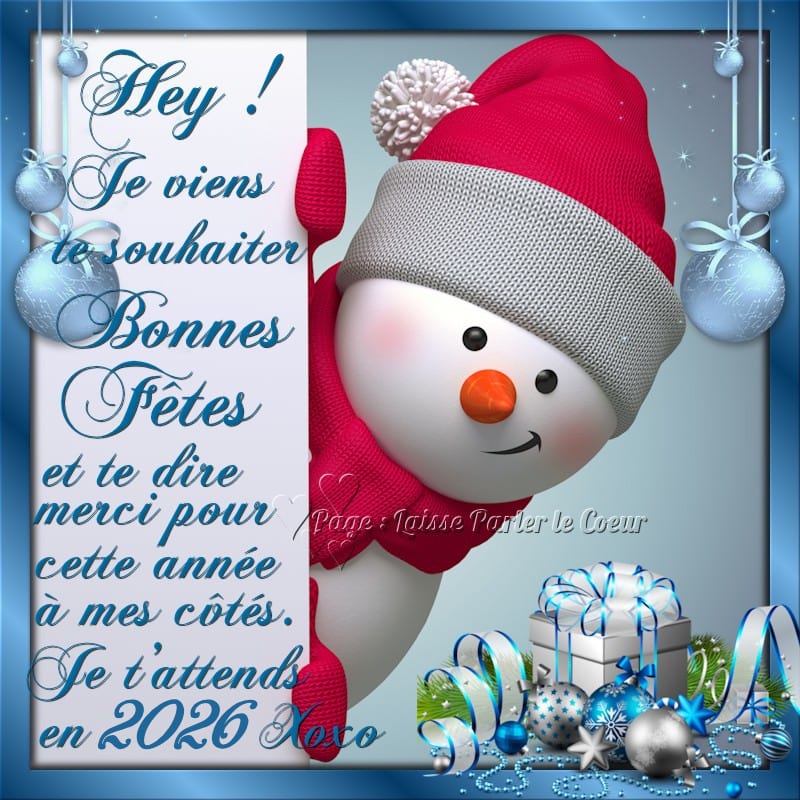 Bonhomme de neige souriant avec bonnet rouge, décorations bleues, cadeaux et message de vœux pour 2026