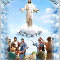 Une représentation céleste de l'Ascension, capturant le moment sacré où Jésus monte vers les cieux sous les yeux ébahis de ses disciples.