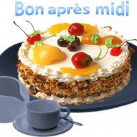 Un délicieux gâteau aux fruits pour un agréable après-midi. Profitez de ce moment de douceur accompagné d'une tasse de thé.