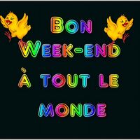 Deux poussins joyeux entourent un message coloré souhaitant un bon week-end.