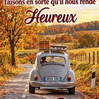 Voiture vintage sur une route d’automne, avec un message souhaitant un bon week-end et du bonheur