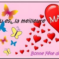 Célébrons l'amour et la tendresse maternelle avec des cœurs et des papillons colorés.