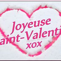 Un cœur fluo qui réchauffe la neige : quand l’hiver se fait tendre et laisse la place à un amour éclatant.