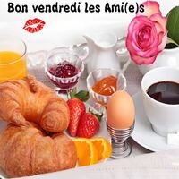 Un délicieux petit-déjeuner pour bien commencer le vendredi. Profitez de chaque instant gourmand!